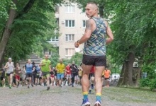 Українець пробіг спиною вперед 45 кілометрів
